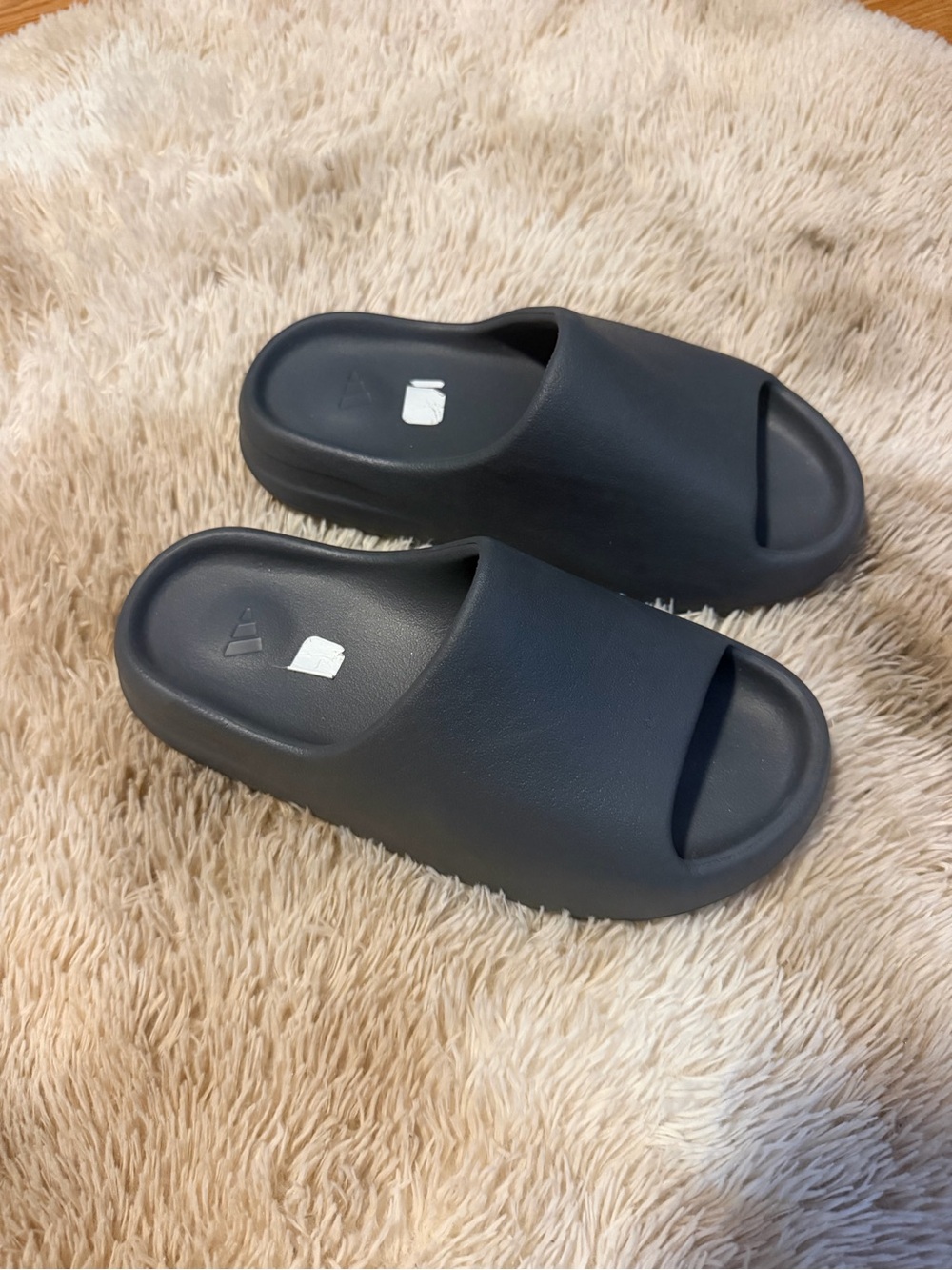 Yeezy Men's slides onyx